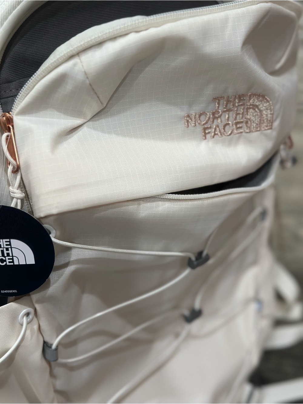 The Northface Women's 27L Borealis Luxe Backpack Gardenia White/Burnt Coral Meta - Picture 13 of 16
